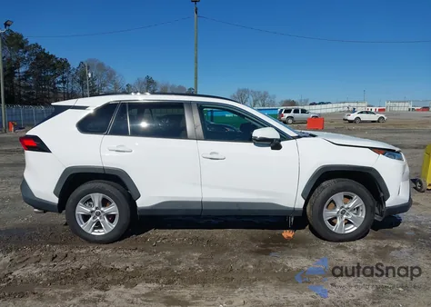 2021 Toyota Rav4 Xle z USA, uszkodzony, nr VIN 2T3W1RFV1MC160907